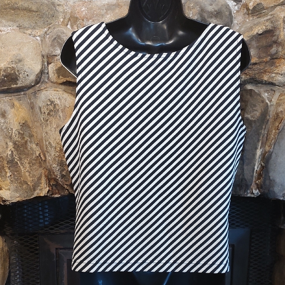 R&K Black and White Diagonal Striped Tank - Picture 5 of 8
